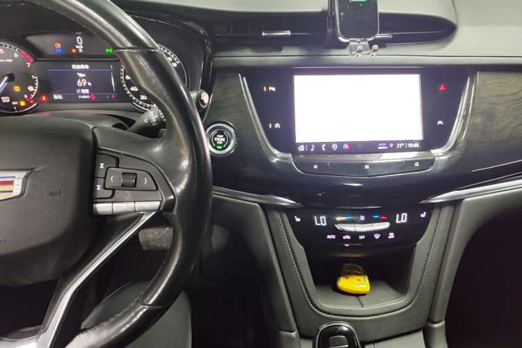 Used Cadillac XT6 2021 2.0T 6-Seater Two-Wheel Drive Luxury Version Audio And AC Panel