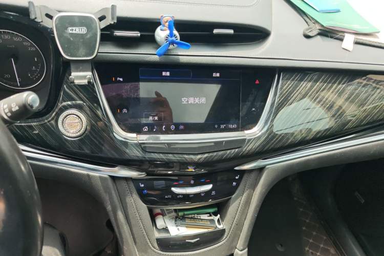 Used Cadillac XT6 2021 2.0T Six-Seater Four-Wheel-Drive Luxury Version Audio And AC Panel