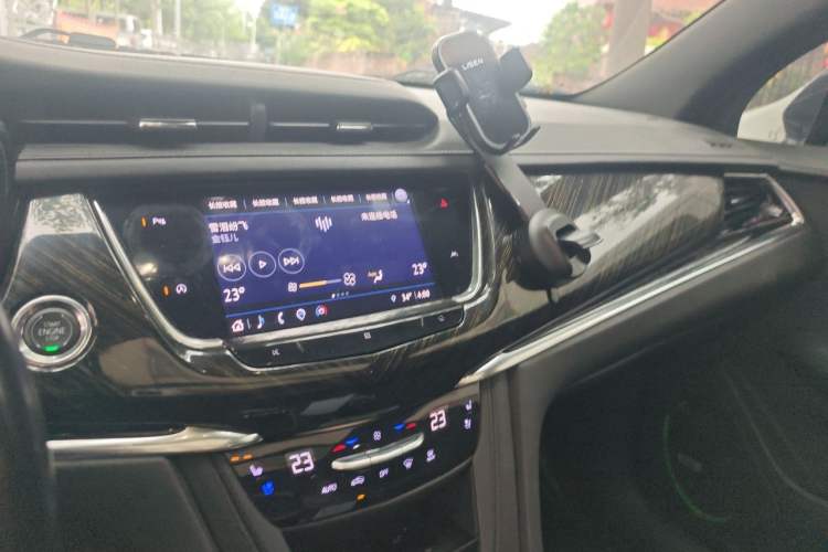 Used Cadillac XT6 2021 2.0T Six-Seater Four-Wheel-Drive Luxury Version Audio And AC Panel