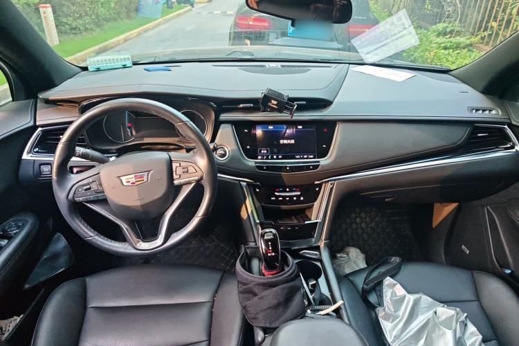 Used Cadillac XT6 2021 2.0T Six-Seater Four-Wheel-Drive Luxury Version Center Console