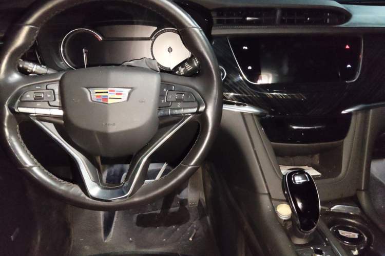 Used Cadillac XT6 2021 2.0T Six-Seater Four-Wheel-Drive Luxury Version Center Console