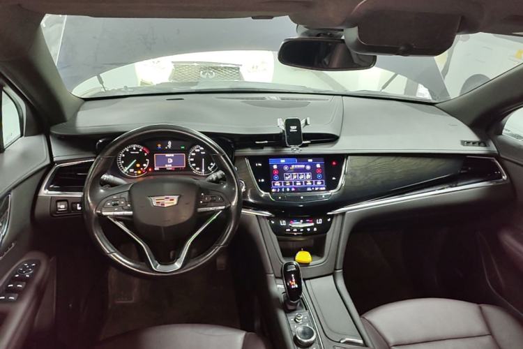 Used Cadillac XT6 2021 2.0T 6-Seater Two-Wheel Drive Luxury Version Center Console