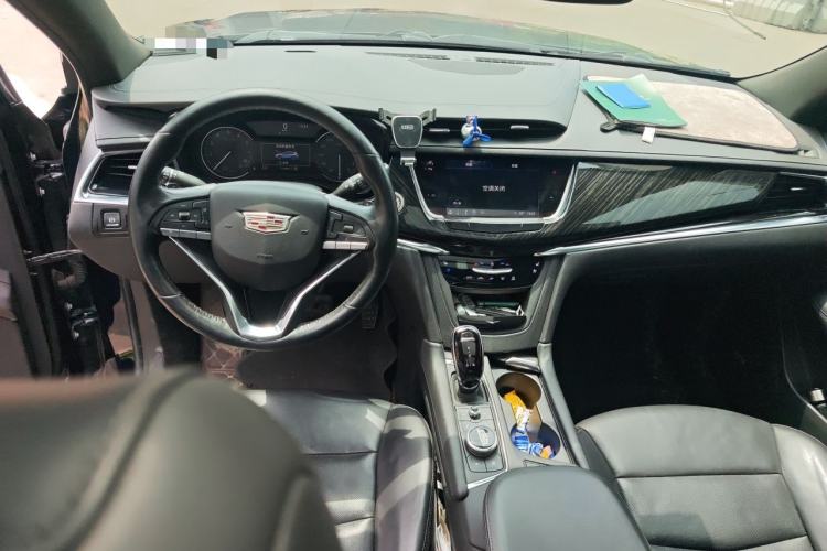 Used Cadillac XT6 2021 2.0T Six-Seater Four-Wheel-Drive Luxury Version Center Console