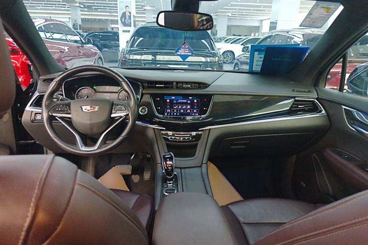 Used Cadillac XT6 2021 2.0T 6-Seater Two-Wheel Drive Luxury Version Center Console