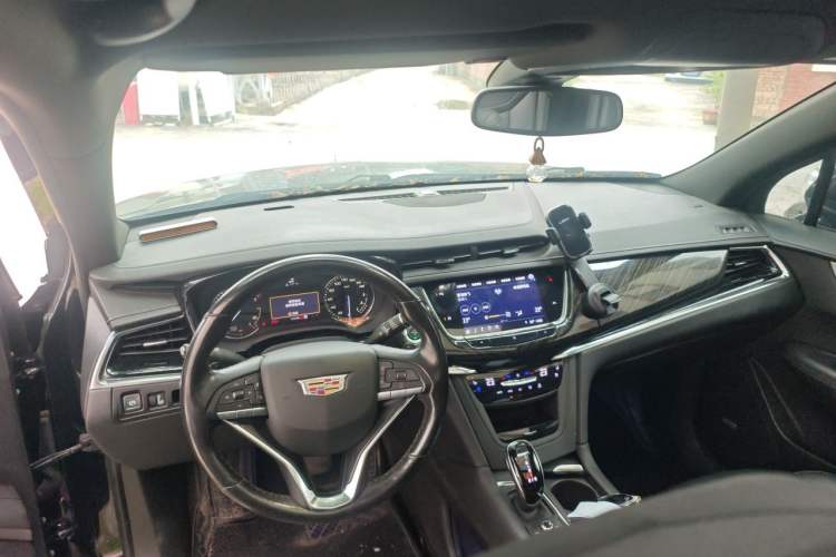 Used Cadillac XT6 2021 2.0T Six-Seater Four-Wheel-Drive Luxury Version Center Console