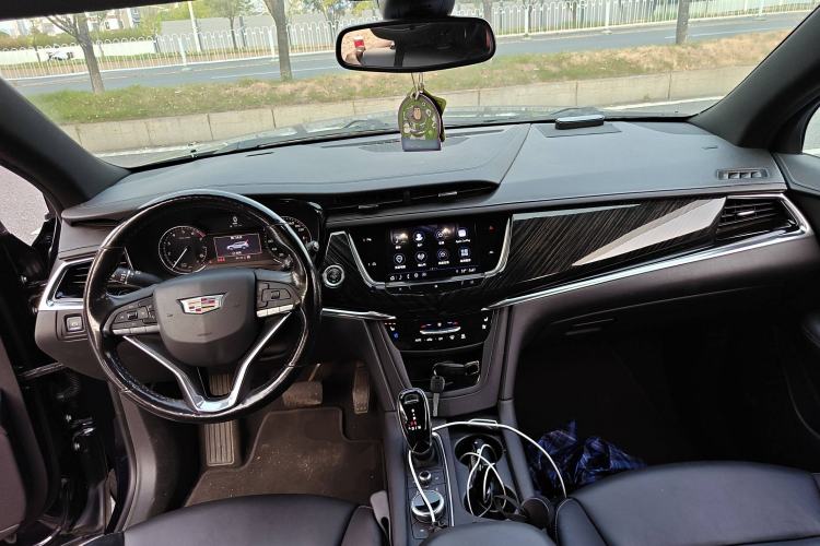 Used Cadillac XT6 2021 2.0T 7-Seater Four-Wheel Drive Luxury Version Center Console