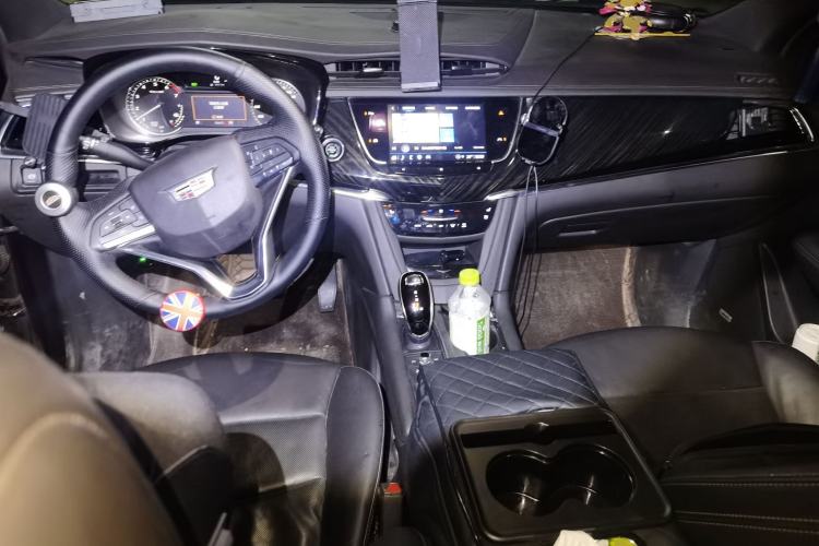 Used Cadillac XT6 2021 2.0T Six-Seater Four-Wheel-Drive Luxury Version Center Console