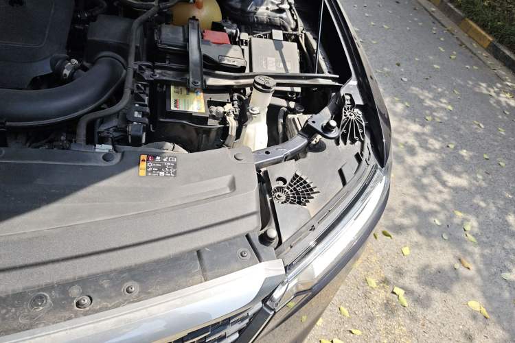 Used Cadillac XT6 2021 2.0T 7-Seater Four-Wheel Drive Luxury Version Engine Bay Left