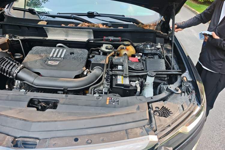 Used Cadillac XT6 2021 2.0T Six-Seater Four-Wheel-Drive Luxury Version Engine Bay Left