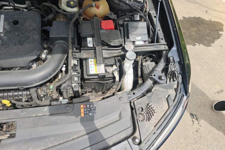 Used Cadillac XT6 2021 2.0T Six-Seater Four-Wheel-Drive Luxury Version Engine Bay Left