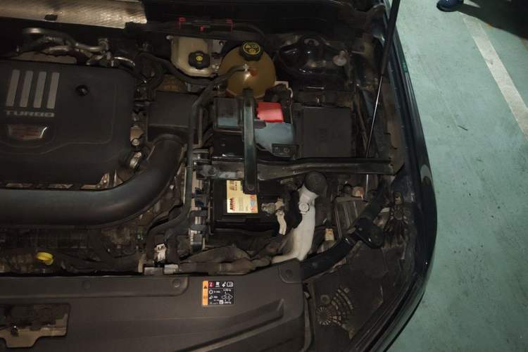 Used Cadillac XT6 2021 2.0T 7-Seater Four-Wheel Drive Luxury Version Engine Bay Left