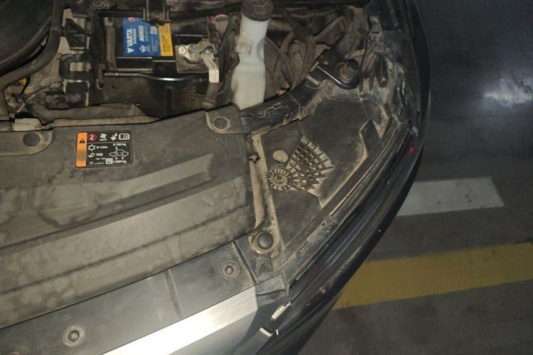 Used Cadillac XT6 2021 2.0T Six-Seater Four-Wheel-Drive Luxury Version Engine Bay Left