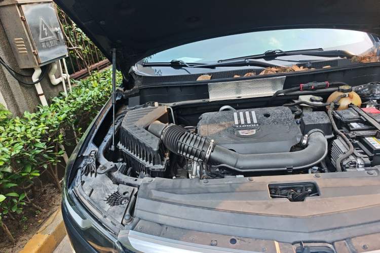Used Cadillac XT6 2021 2.0T Six-Seater Four-Wheel-Drive Luxury Version Engine Bay Right