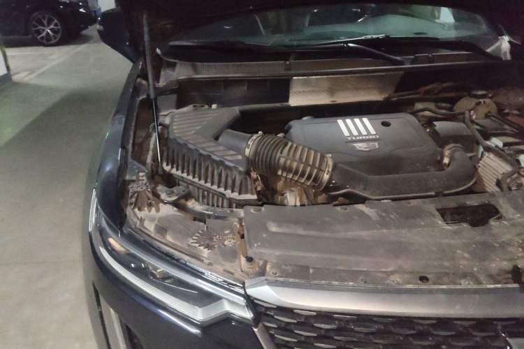 Used Cadillac XT6 2021 2.0T Six-Seater Four-Wheel-Drive Luxury Version Engine Bay Right
