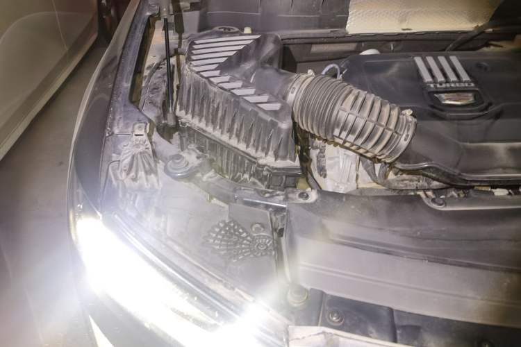 Used Cadillac XT6 2021 2.0T Six-Seater Four-Wheel-Drive Luxury Version Engine Bay Right