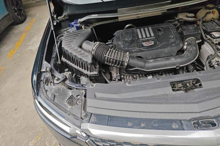 Used Cadillac XT6 2021 2.0T Six-Seater Four-Wheel-Drive Luxury Version Engine Bay Right