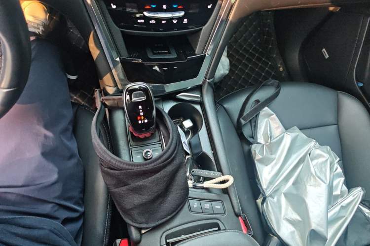Used Cadillac XT6 2021 2.0T Six-Seater Four-Wheel-Drive Luxury Version Gear Lever