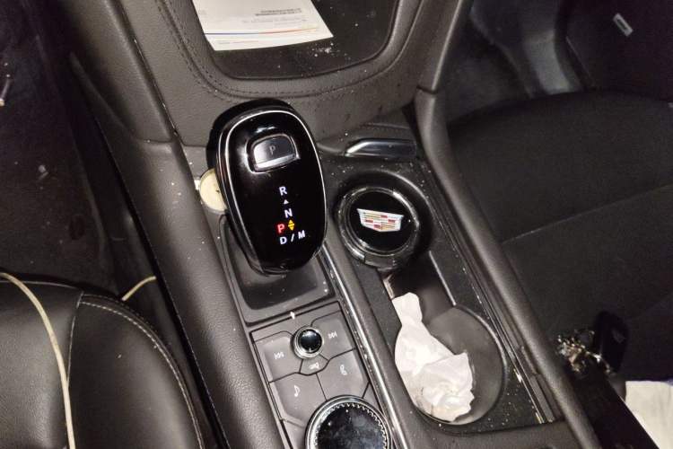 Used Cadillac XT6 2021 2.0T Six-Seater Four-Wheel-Drive Luxury Version Gear Lever