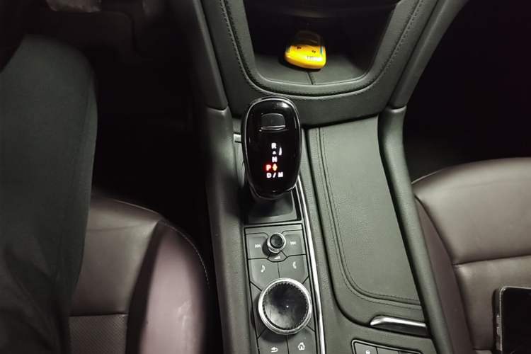 Used Cadillac XT6 2021 2.0T 6-Seater Two-Wheel Drive Luxury Version Gear Lever
