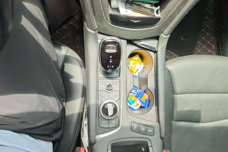 Used Cadillac XT6 2021 2.0T Six-Seater Four-Wheel-Drive Luxury Version Gear Lever