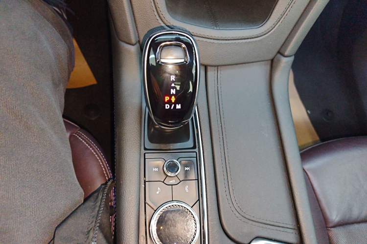 Used Cadillac XT6 2021 2.0T 6-Seater Two-Wheel Drive Luxury Version Gear Lever