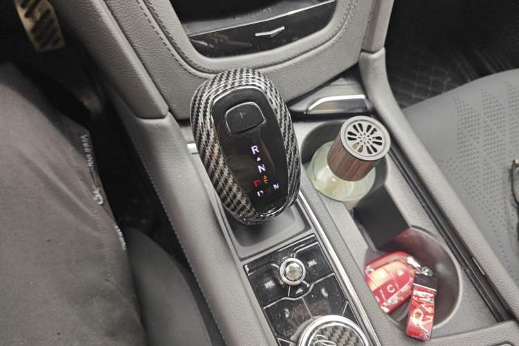 Used Cadillac XT6 2021 2.0T Six-Seater Four-Wheel-Drive Luxury Version Gear Lever