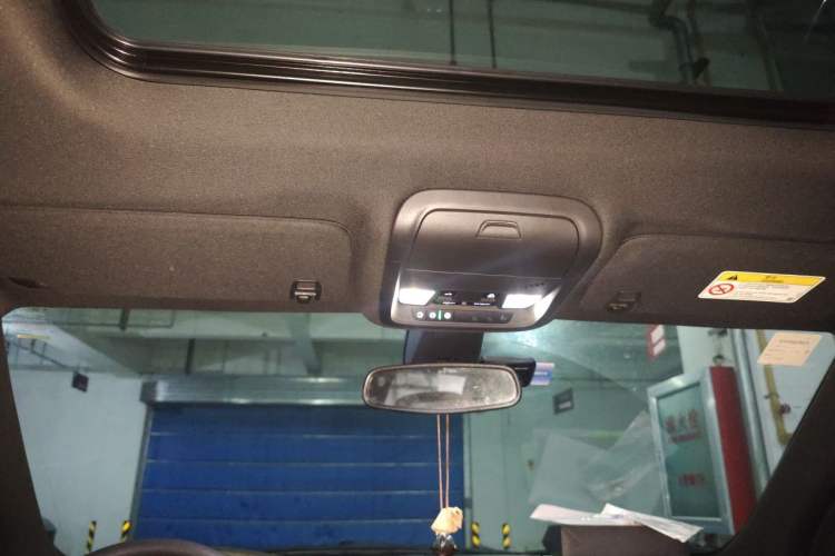 Used Cadillac XT6 2021 28T Six-Seater Luxury Version Headliner
