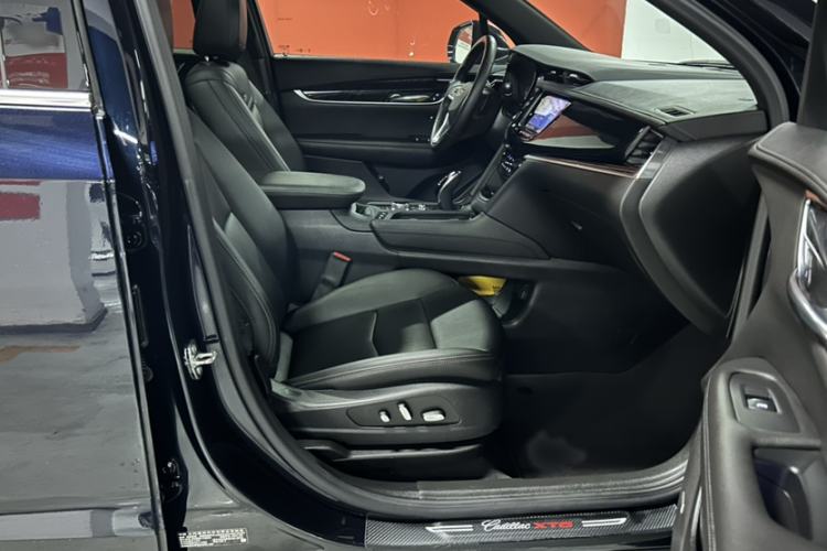 Used Cadillac XT6 2021 2.0T 7-Seater Two-Wheel-Drive Luxury Version Interior 2