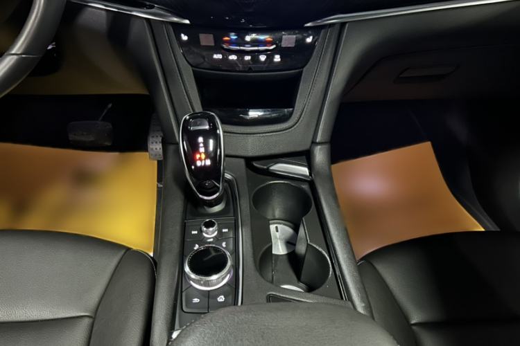 Used Cadillac XT6 2021 2.0T 7-Seater Two-Wheel-Drive Luxury Version Interior 9