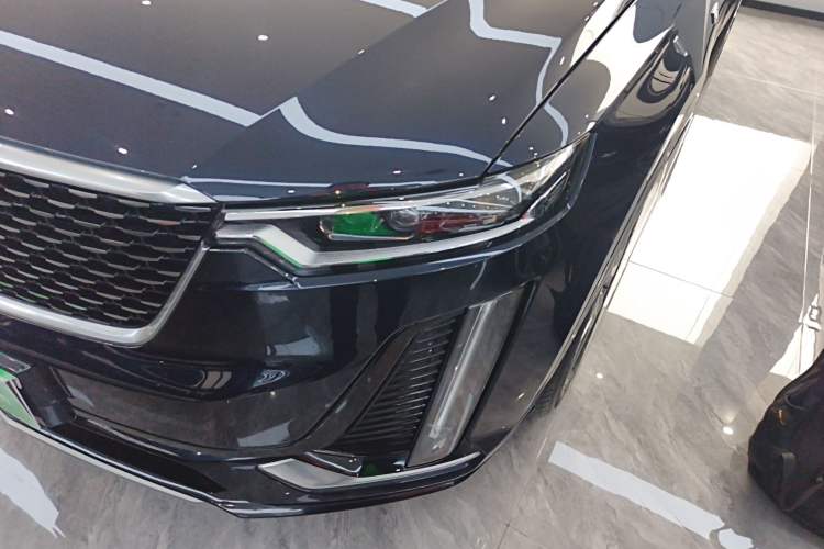 Used Cadillac XT6 2021 2.0T 6-Seater Two-Wheel Drive Luxury Version Left Front Headlight
