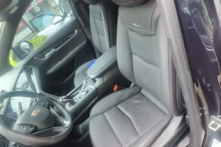 Used Cadillac XT6 2021 2.0T Six-Seater Four-Wheel-Drive Luxury Version Left Front Seat