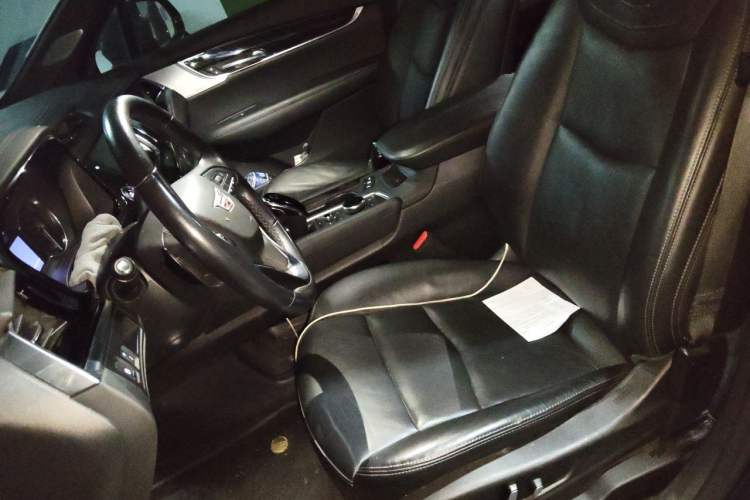 Used Cadillac XT6 2021 2.0T Six-Seater Four-Wheel-Drive Luxury Version Left Front Seat
