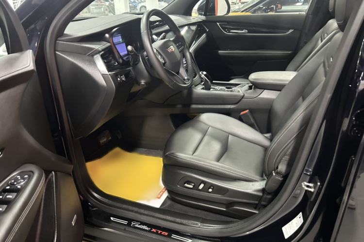 Used Cadillac XT6 2021 2.0T 7-Seater Two-Wheel-Drive Luxury Version Left Front Seat