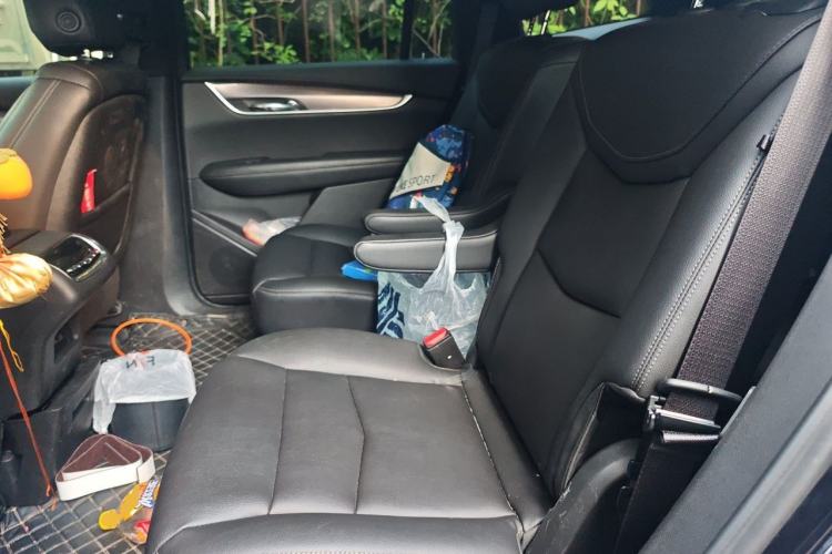 Used Cadillac XT6 2021 2.0T Six-Seater Four-Wheel-Drive Luxury Version Left Rear Seat