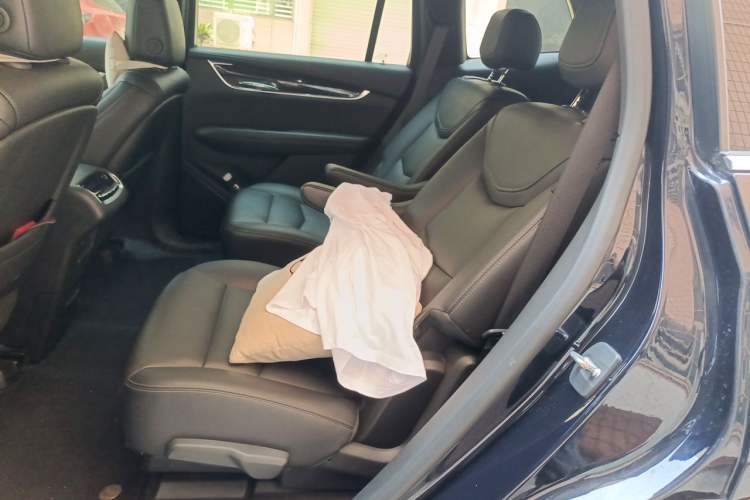 Used Cadillac XT6 2021 2.0T 6-Seater Two-Wheel Drive Luxury Version Left Rear Seat