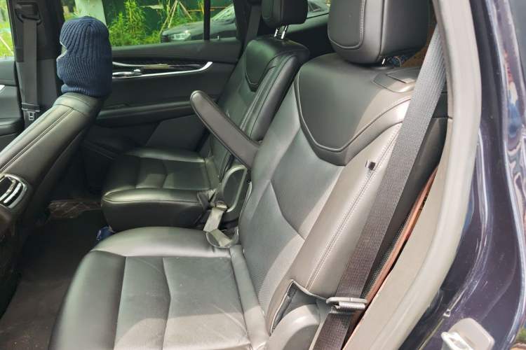 Used Cadillac XT6 2021 2.0T Six-Seater Four-Wheel-Drive Luxury Version Left Rear Seat
