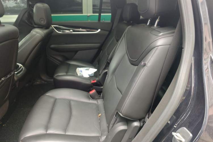 Used Cadillac XT6 2021 2.0T Six-Seater Four-Wheel-Drive Luxury Version Left Rear Seat