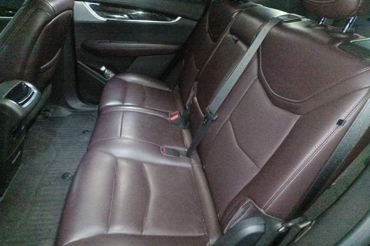 Used Cadillac XT6 2021 2.0T 7-Seater Four-Wheel Drive Luxury Version Left Rear Seat