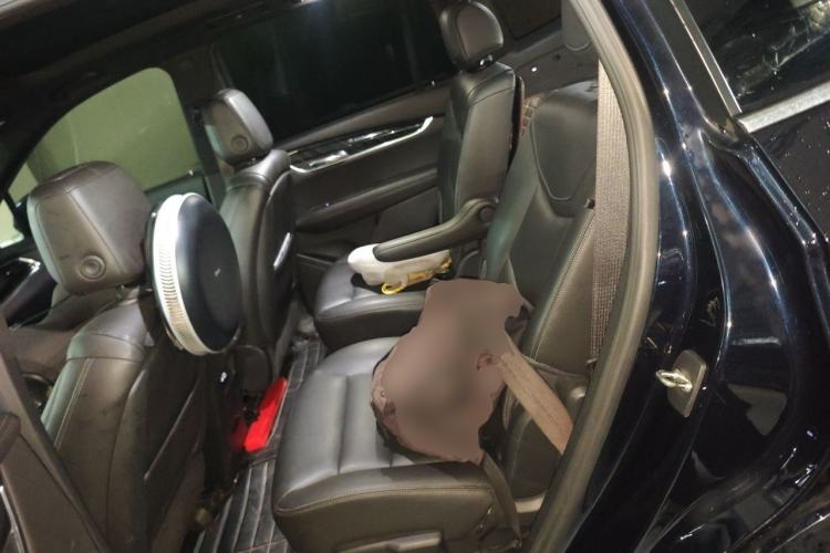 Used Cadillac XT6 2021 2.0T 6-Seater Two-Wheel Drive Luxury Version Left Rear Seat