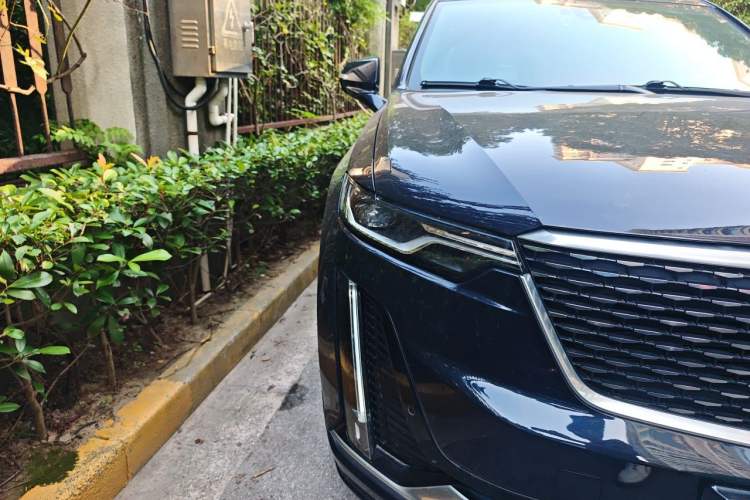 Used Cadillac XT6 2021 2.0T Six-Seater Four-Wheel-Drive Luxury Version Right Front Headlight