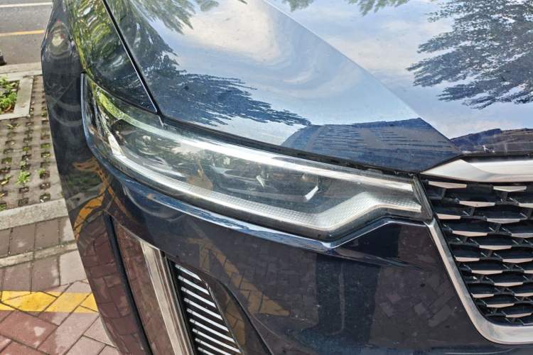 Used Cadillac XT6 2021 28T Six-Seater Four-Wheel-Drive Luxury Version Right Front Headlight