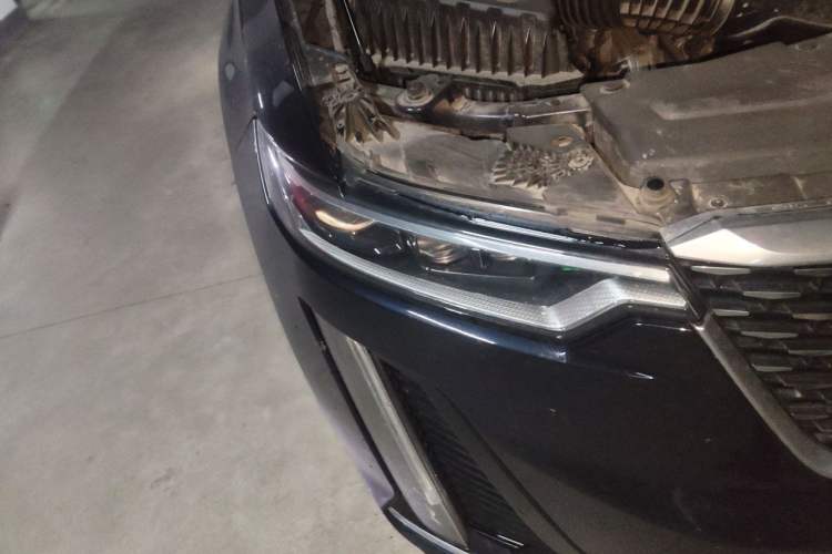 Used Cadillac XT6 2021 2.0T Six-Seater Four-Wheel-Drive Luxury Version Right Front Headlight