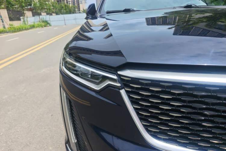 Used Cadillac XT6 2021 2.0T Six-Seater Four-Wheel-Drive Luxury Version Right Front Headlight