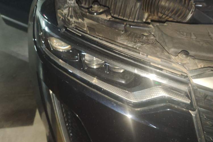 Used Cadillac XT6 2021 2.0T Six-Seater Four-Wheel-Drive Luxury Version Right Front Headlight