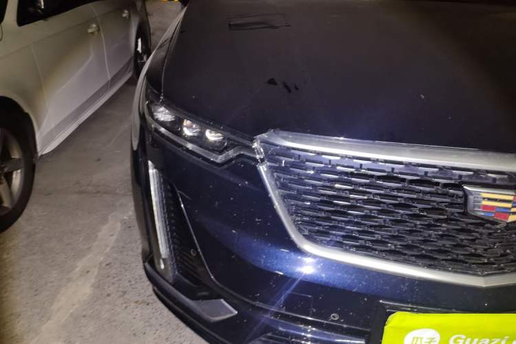 Used Cadillac XT6 2021 2.0T Six-Seater Four-Wheel-Drive Luxury Version Right Front Headlight