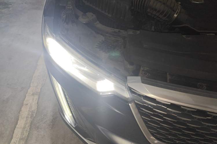 Used Cadillac XT6 2021 28T Six-Seater Four-Wheel-Drive Luxury Version Right Front Headlight