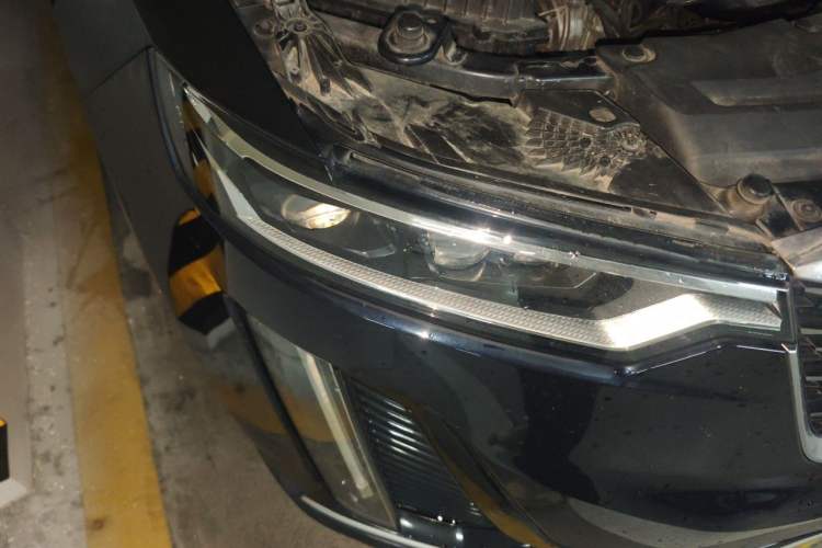 Used Cadillac XT6 2021 2.0T 6-Seater Two-Wheel Drive Luxury Version Right Front Headlight