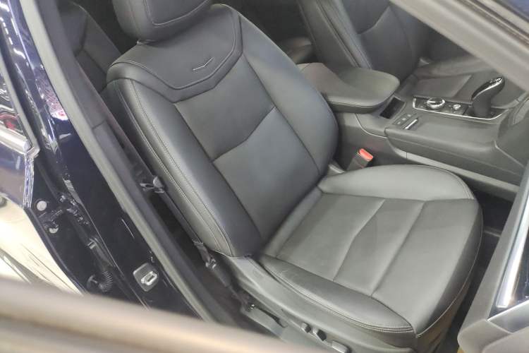 Used Cadillac XT6 2021 28T Six-Seater Luxury Version Right Front Seat