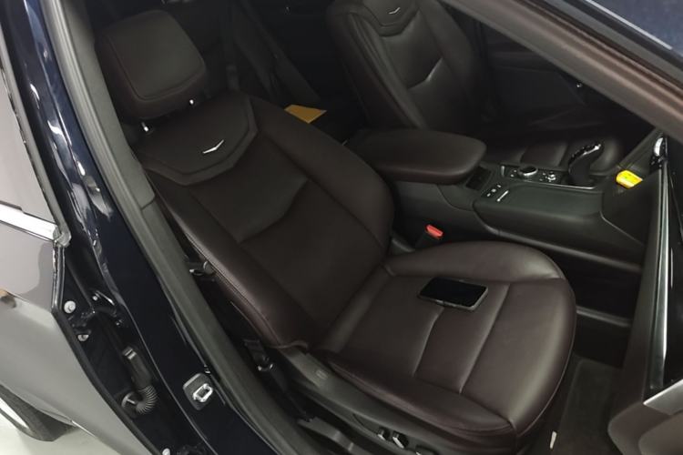 Used Cadillac XT6 2021 2.0T 6-Seater Two-Wheel Drive Luxury Version Right Front Seat