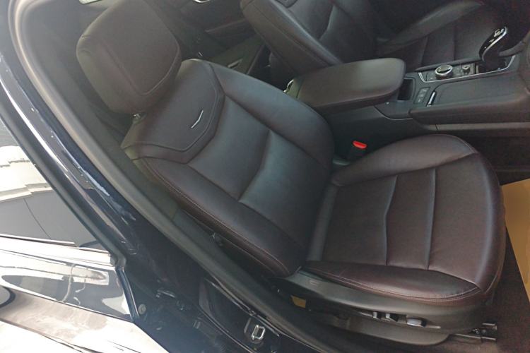 Used Cadillac XT6 2021 2.0T 6-Seater Two-Wheel Drive Luxury Version Right Front Seat